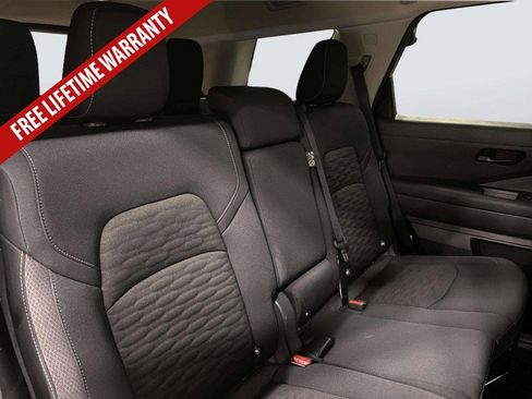 Used 2025 Nissan Pathfinder SV FWD image 31