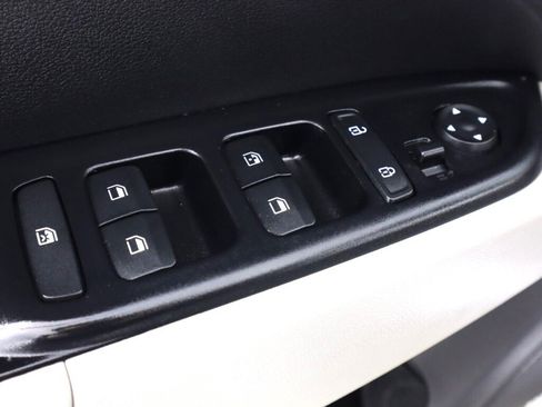 Used 2022 Hyundai Venue SEL w/ Cargo Package FWD image 27