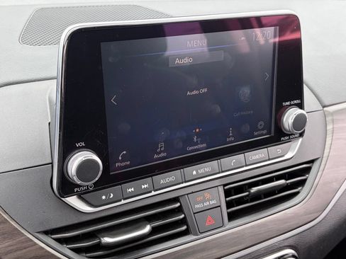 Used 2025 Nissan Altima 2.5 SV FWD image 10