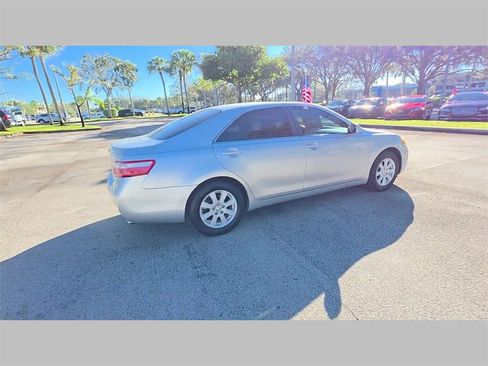 Used 2009 Toyota Camry image 32