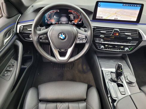 Used 2023 BMW 530i xDrive image 12