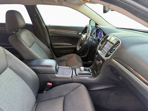 Used 2018 Chrysler 300 Touring w/ Chrome Appearance Package image 17