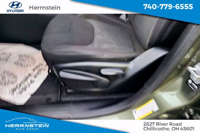 Used 2021 Jeep Cherokee Latitude w/ Mopar Interior Package AWD/4WD image 13