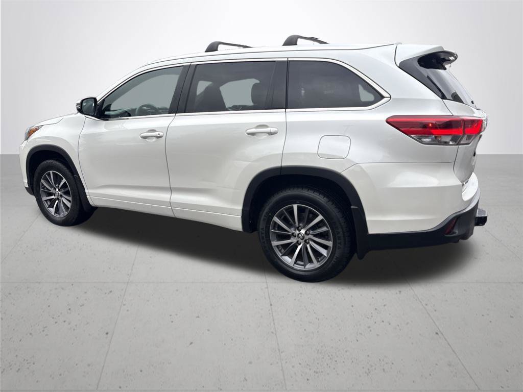 Used 2017 Toyota Highlander XLE AWD/4WD image 10