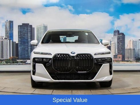 Used 2025 BMW 750e xDrive w/ Executive Package AWD/4WD image 3