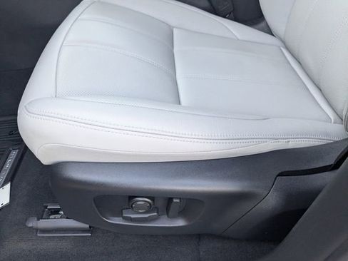 Used 2026 Land Rover Range Rover Evoque S image 18