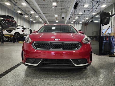 Used 2017 Kia Niro LX image 29