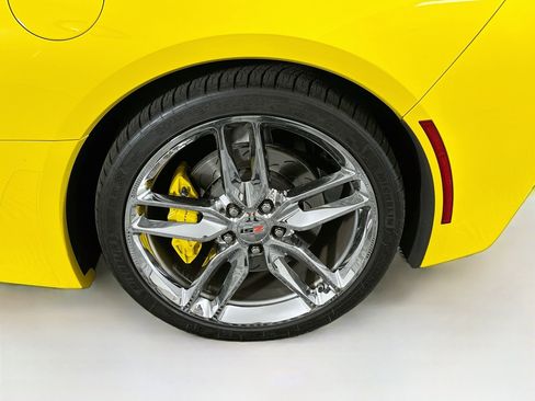 Used 2019 Chevrolet Corvette Stingray Coupe RWD image 11