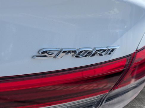 Used 2022 Honda Civic Sport image 10