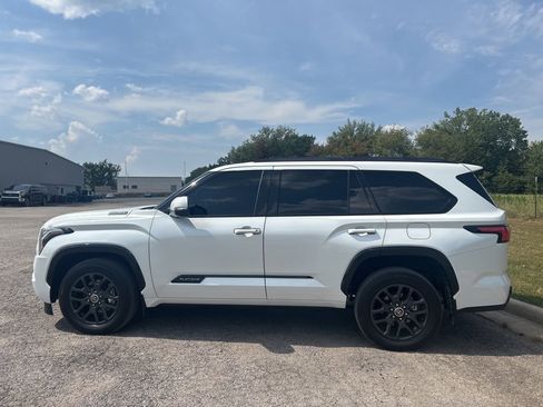 Used 2023 Toyota Sequoia Platinum image 9