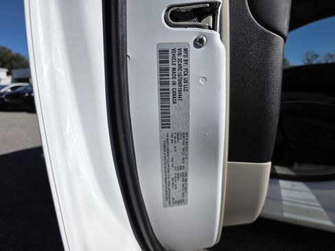 Used 2022 Chrysler Pacifica Limited image 32