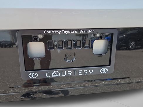 Used 2025 Toyota Corolla XSE FWD image 30