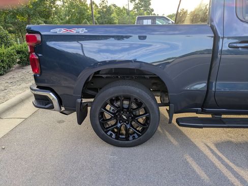 Used 2023 Chevrolet Silverado 1500 LT AWD/4WD image 34