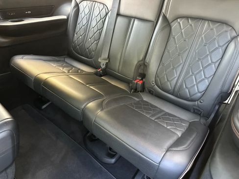 Used 2023 Jeep Grand Wagoneer L Series III w/ Rear Seat Video Group 1 AWD/4WD image 15