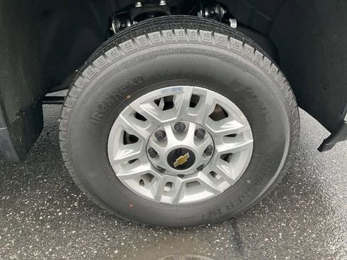Used 2025 Chevrolet Silverado 2500 LT w/ Convenience Package image 9