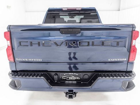 Used 2020 Chevrolet Silverado 1500 Custom w/ Custom Value Package image 6