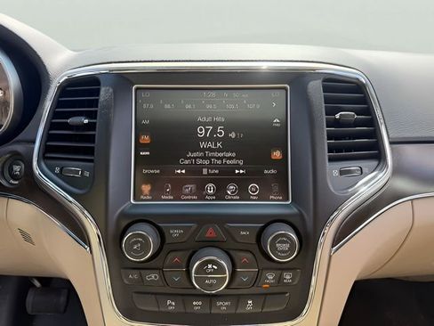 Used 2016 Jeep Grand Cherokee Limited AWD/4WD image 17