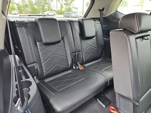 Used 2025 Volkswagen Atlas SE FWD image 30