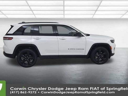 Certified 2023 Jeep Grand Cherokee Limited w/ Black Appearance Package image 15
