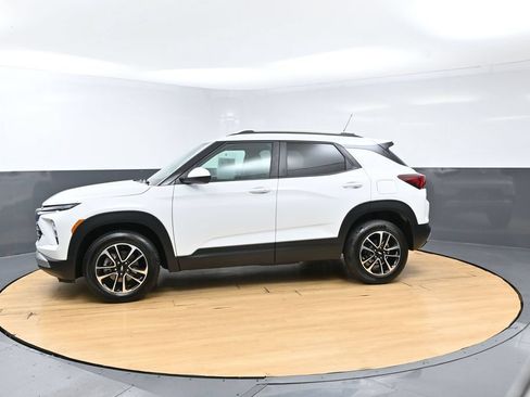 Used 2025 Chevrolet TrailBlazer LT AWD/4WD image 9