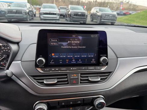 Used 2024 Nissan Altima 2.5 SR FWD image 19