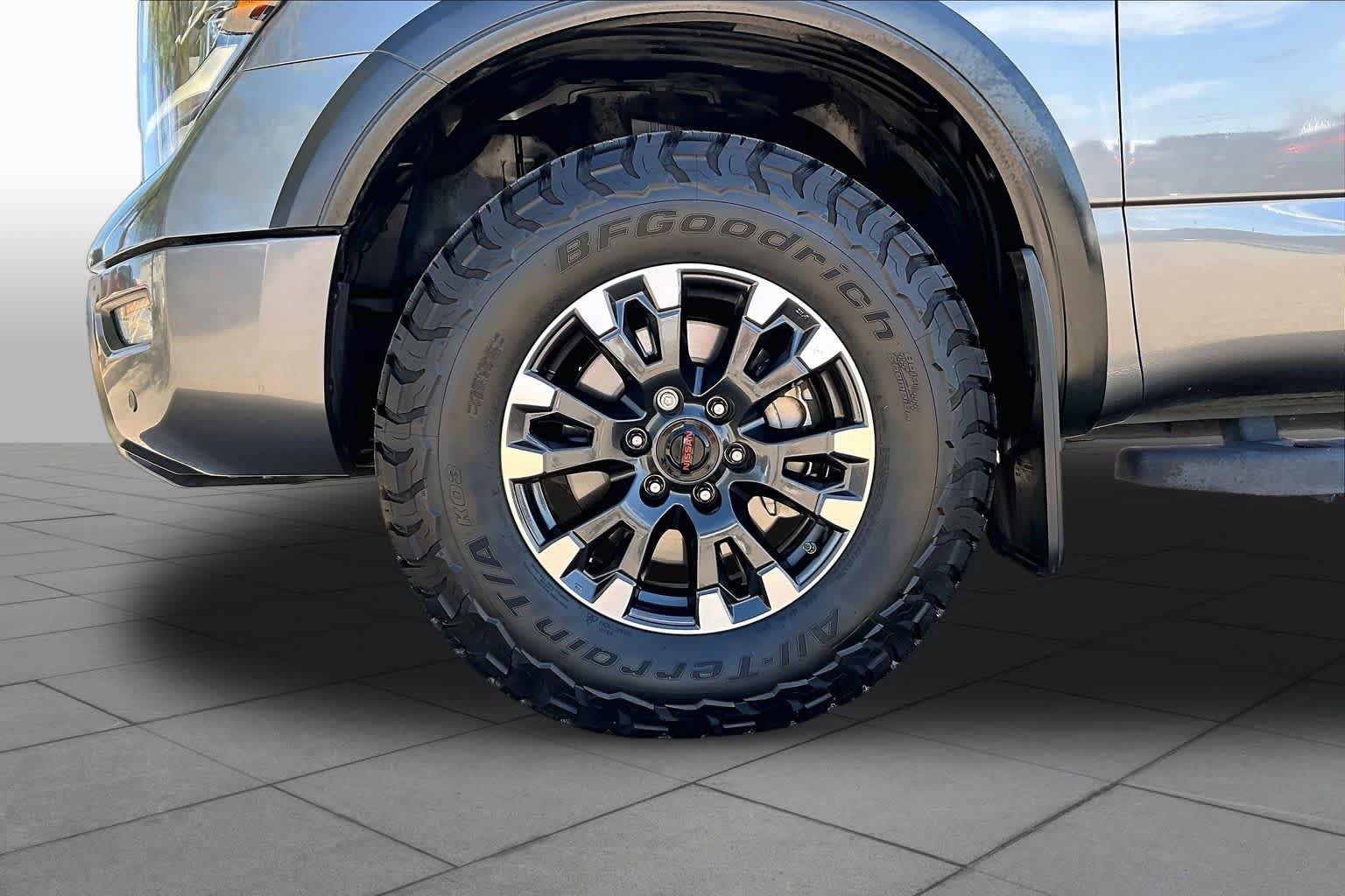 Used 2021 Nissan Titan PRO-4X w/ Pro-4x Convenience Package AWD/4WD image 11