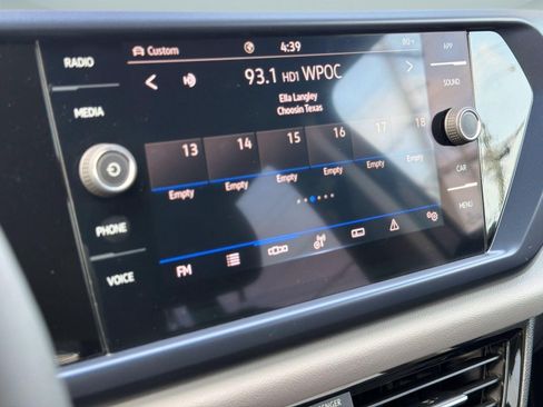 Certified 2022 Volkswagen Taos SE AWD/4WD image 17