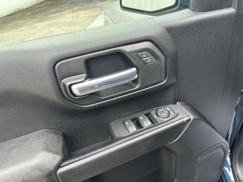 Used 2022 Chevrolet Silverado 1500 Custom AWD/4WD image 17