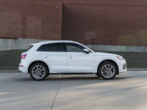 Certified 2025 Audi SQ5 Premium Plus image 3