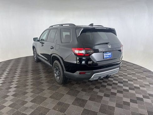 Used 2025 Honda Pilot TrailSport image 9