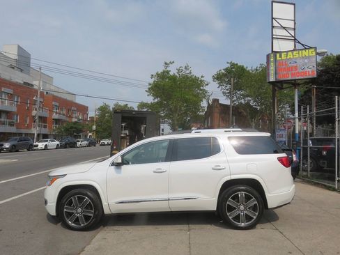 Used 2019 GMC Acadia Denali w/ Technology Package AWD/4WD image 7