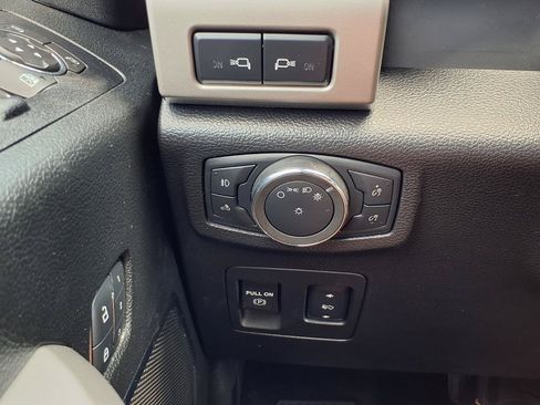 Used 2018 Ford F150 Lariat w/ Equipment Group 502A Luxury AWD/4WD image 11