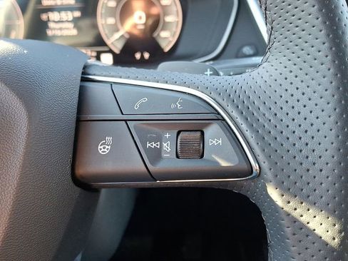 Used 2024 Audi Q5 e Premium Plus image 23