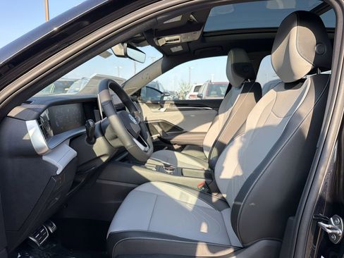 New 2026 Volkswagen Tiguan SE R-Line FWD image 11