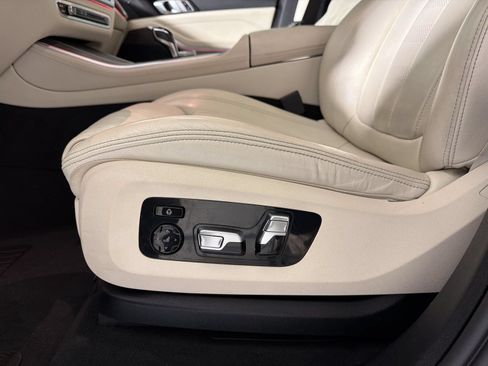 Used 2022 BMW X5 sDrive40i w/ M Sport Package RWD image 14