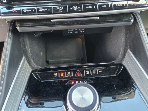 Used 2024 Jeep Wagoneer L Series II RWD image 15