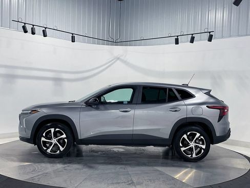 Used 2024 Chevrolet Trax RS FWD image 16