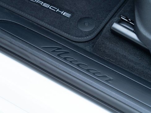 Used 2026 Porsche Macan AWD/4WD image 14