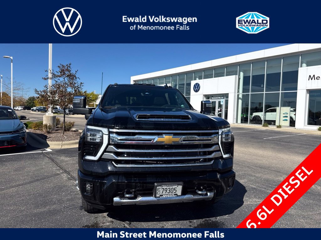 Used 2024 Chevrolet Silverado 3500 High Country w/ High Country Premium Package AWD/4WD image 2