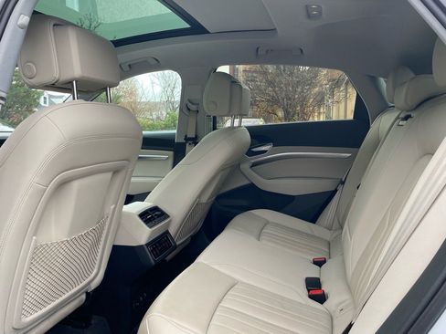 Used 2022 Audi e-tron Premium w/ Convenience Plus Package image 21