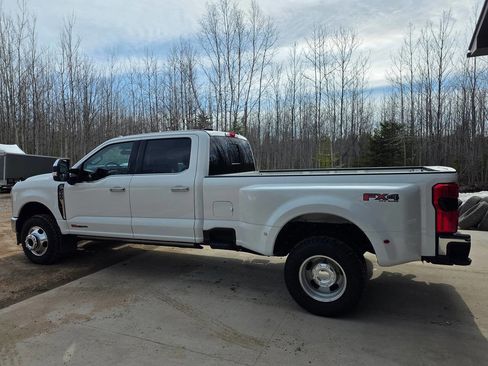 Used 2024 Ford F350 Lariat w/ Lariat Ultimate Package AWD/4WD image 4