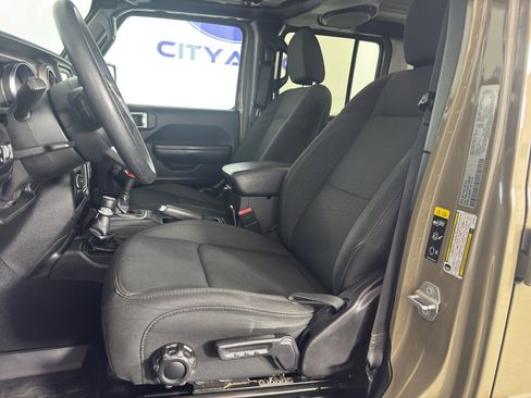 Used 2020 Jeep Gladiator Sport AWD/4WD image 16