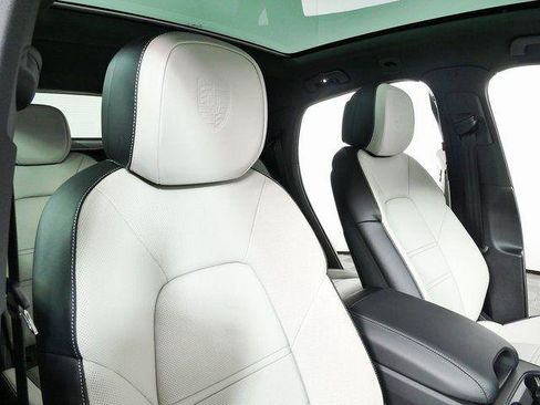 New 2026 Porsche Cayenne Coupe AWD/4WD image 25