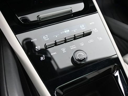 Certified 2024 Porsche Cayenne Coupe image 21