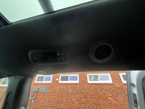 Used 2025 Chrysler Pacifica Limited FWD image 25