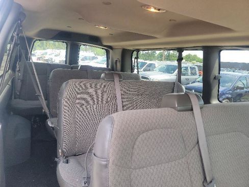 Used 2025 Chevrolet Express 3500 LT w/ LT Preferred Equipment Group RWD image 5
