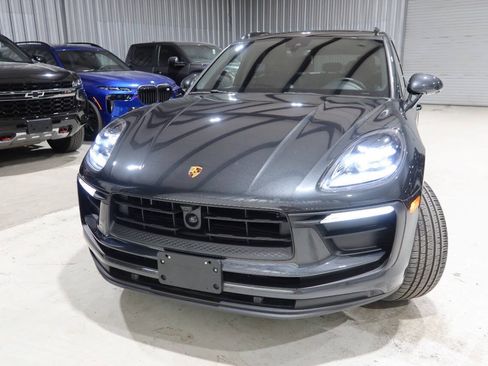 Used 2024 Porsche Macan AWD/4WD image 46