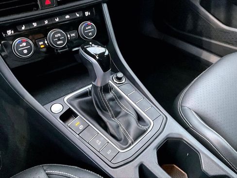 Used 2024 Volkswagen Jetta SE image 28