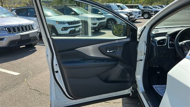 Certified 2024 Nissan Murano SV w/ SV Midnight Edition Package AWD/4WD image 8