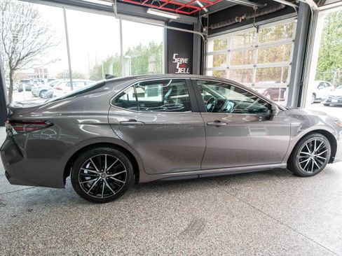 Used 2024 Toyota Camry SE w/ Cold Weather Package image 4